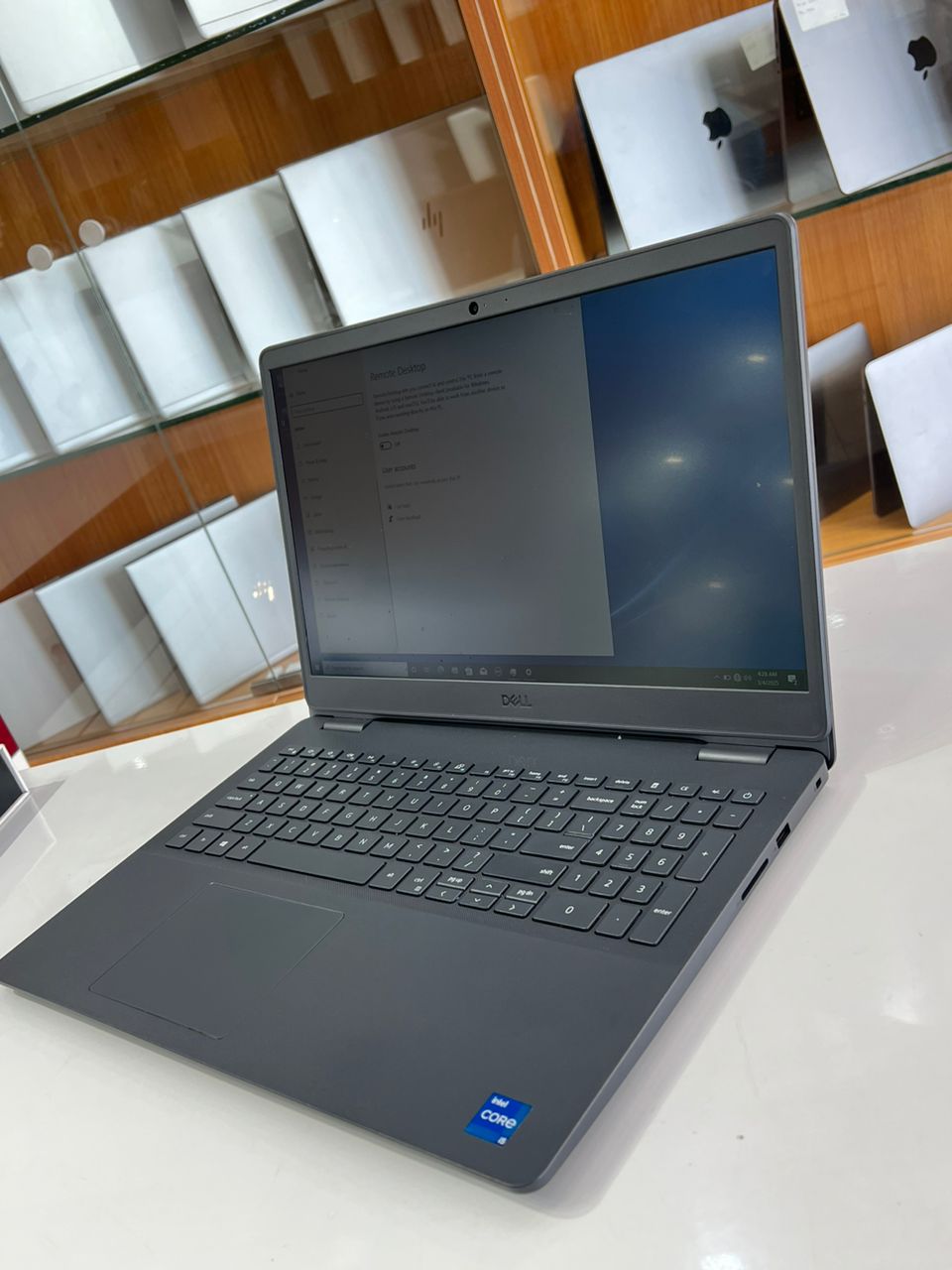 Dell Vostro 15” 5502 / 11th Gen / Core i5 / 8GB RAM / 256 SSD