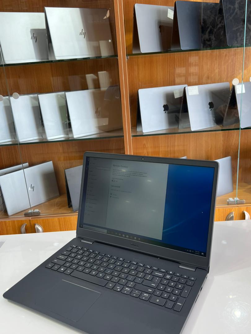 Dell Vostro 15” 5502 / 11th Gen / Core i5 / 8GB RAM / 256 SSD